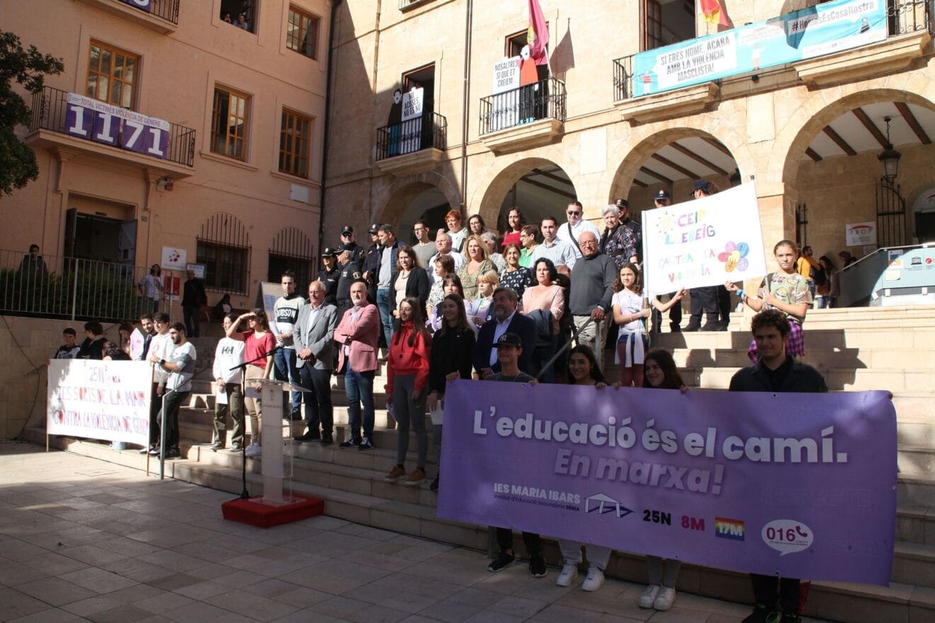Los jóvenes de Dénia se unen contra la violencia machista 07