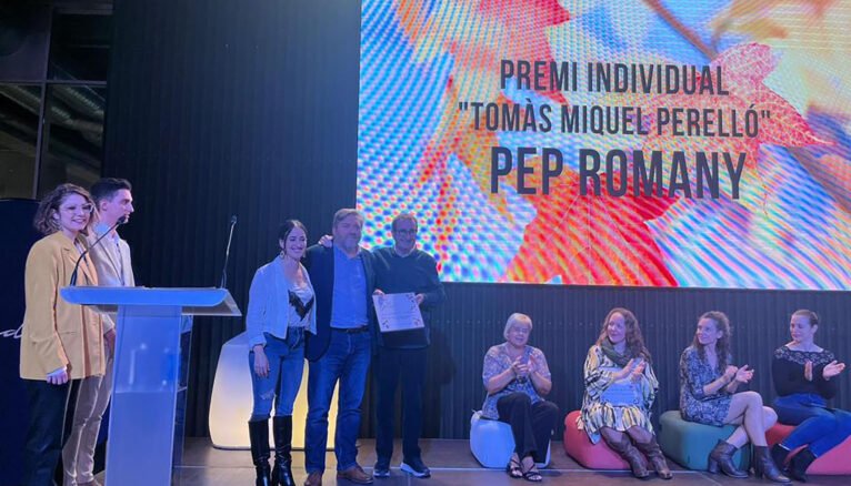 Pep Romany recibe su reconocimiento en los Premis de la Tardor
