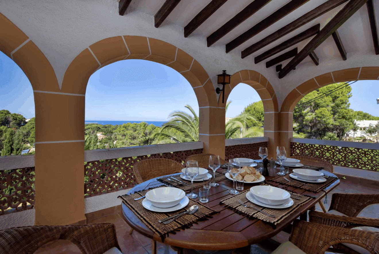 Preciosas vistas al mar desde el comedor exterior de la vivienda