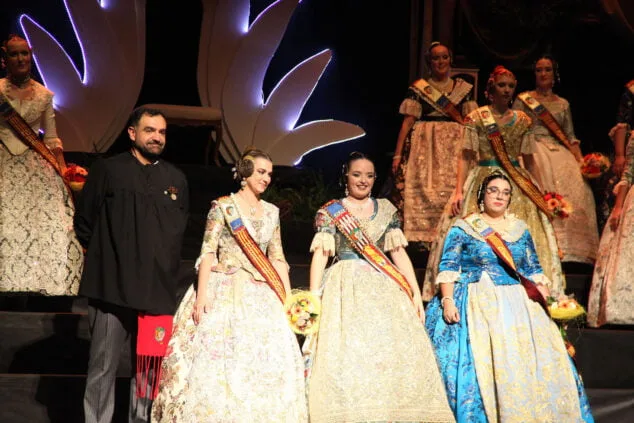 presentacion 2022 de la falla centro 16