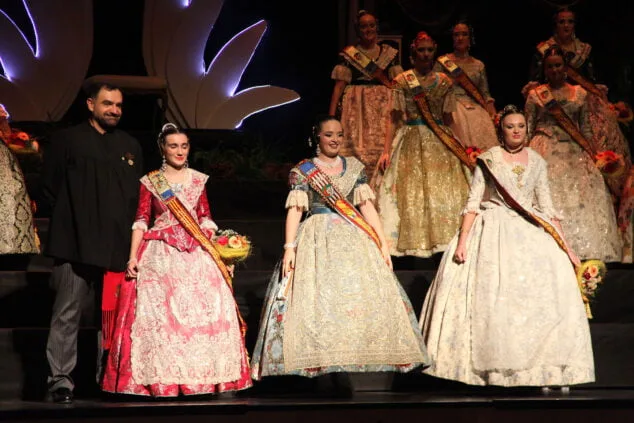 presentacion 2022 de la falla centro 18