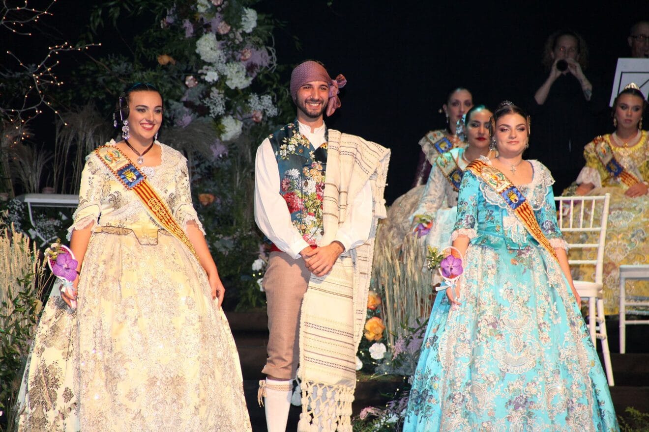 Presentación de la Falla Les Roques 25