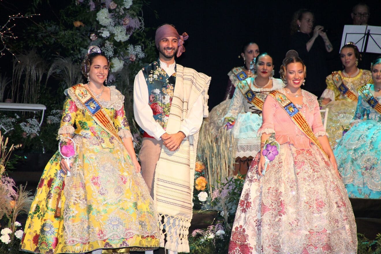 Presentación de la Falla Les Roques 27