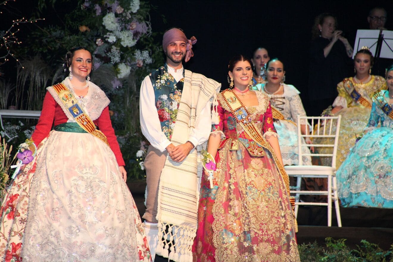 Presentación de la Falla Les Roques 28