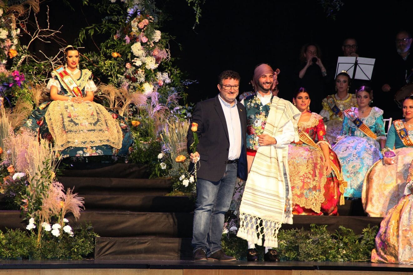 Presentación de la Falla Les Roques 45
