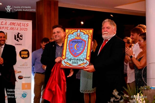 presentacion del escudo de la capitania mora 2023 de la fila amiries