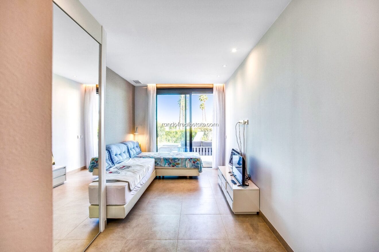 Sala de estar del apartamento con acceso exterior