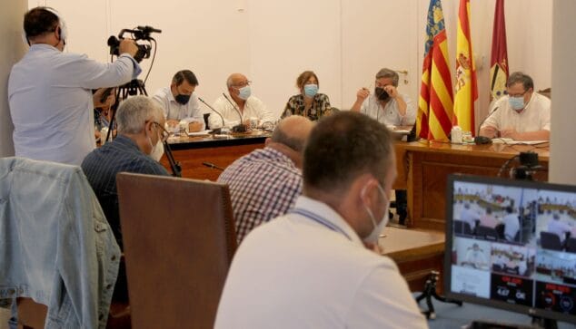 Dénia modifica el procedimiento para que la ciudadanía participe en las sesiones plenarias del consistorio 1 Imagen: Sesión plenaria en el ayuntamiento de Dénia (archivo)