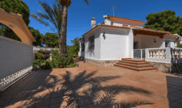 Terraza de la vivienda con espacio para estacionar tus vehículos