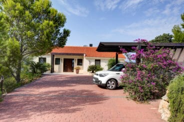 Villa con muchas zonas de aparcamiento