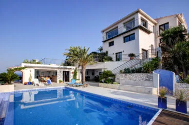 Villa de lujo con vistas de ensueño situada en Las Rotas