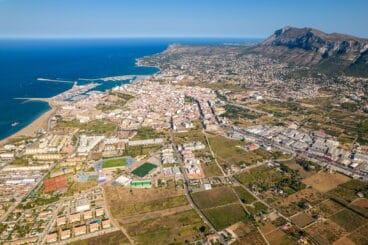 Vista aérea de los distintos distritos de Dénia
