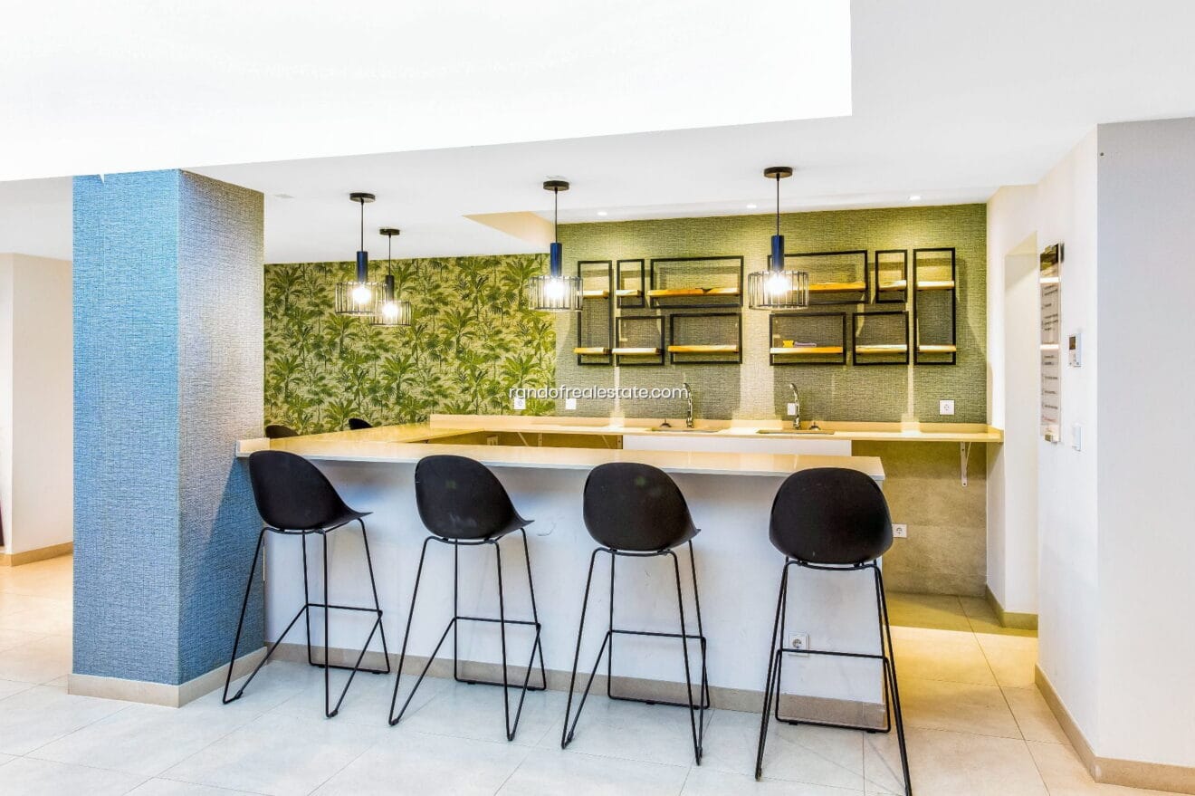 Zona de descanso común con banquetas