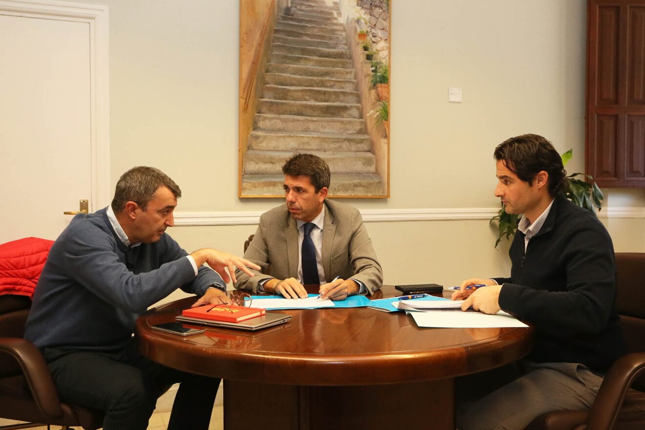Reunión de Carlos Mazón con la organización de La Vuelta