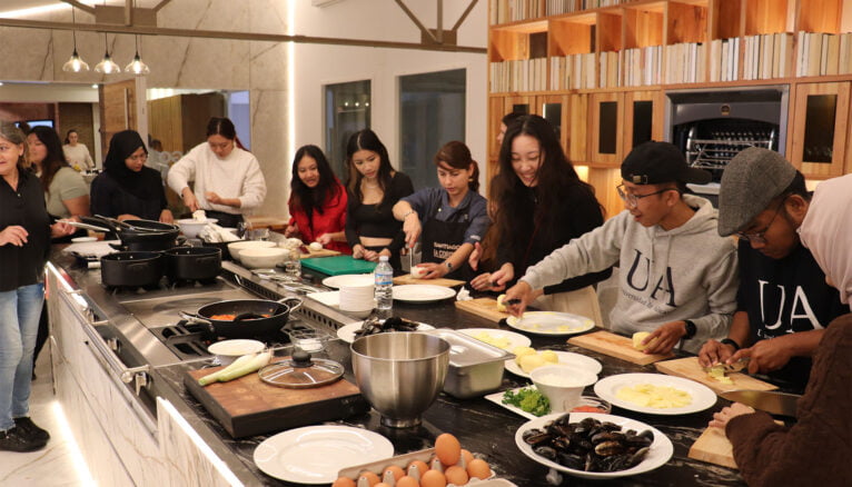 Studenten ausländischer Universitäten studieren Kultur und Gastronomie in Dénia