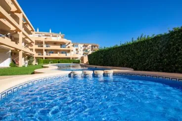 Ático en urbanización Playa Sur con piscinas comunitarias