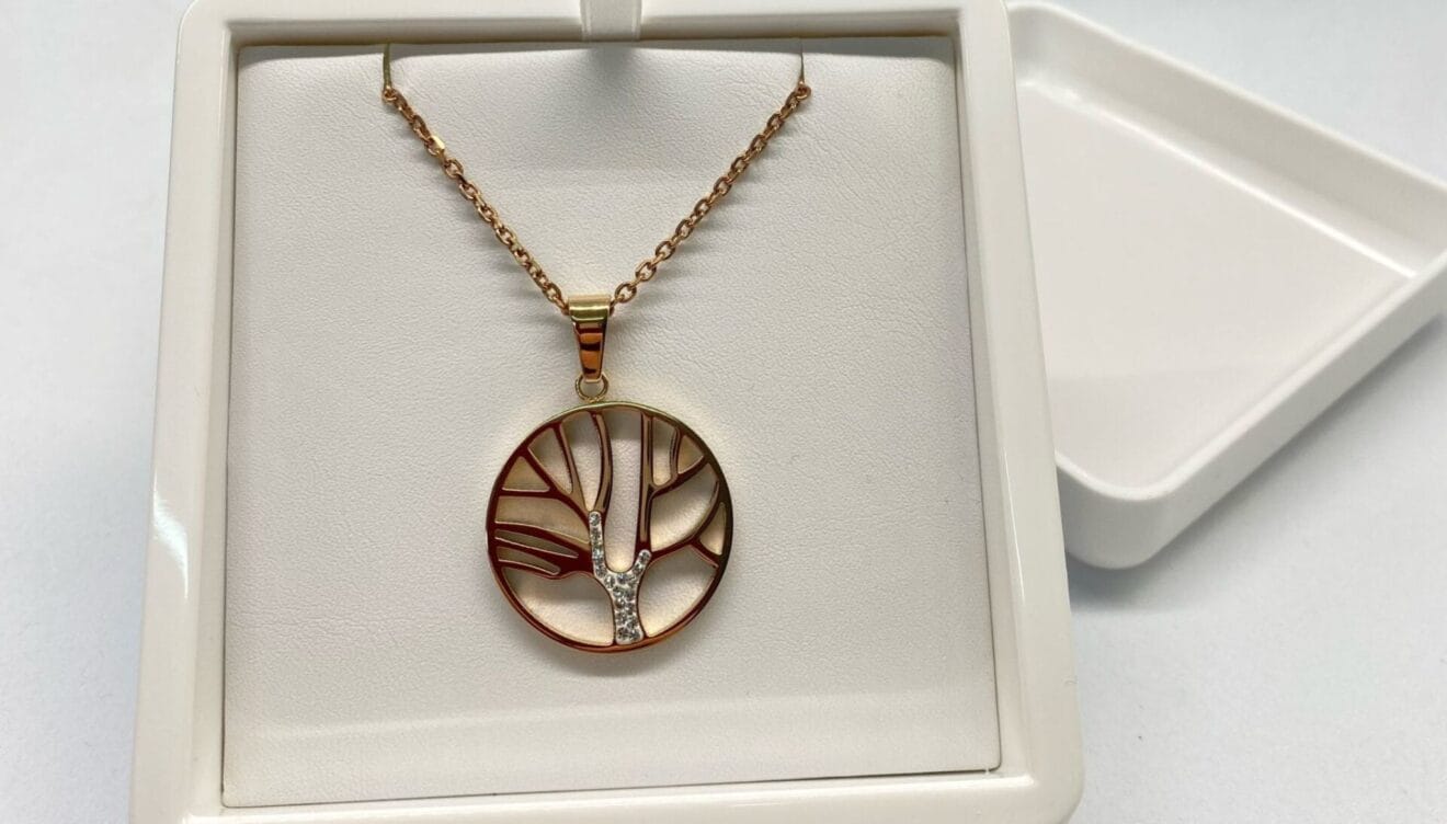 Cesta de Navidad 2022 - Collar del árbol de la vida de Joyería Bonilla