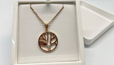 Cesta de Navidad 2022 – Collar del árbol de la vida de Joyería Bonilla