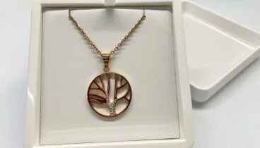 Cesta de Navidad 2022 – Collar del árbol de la vida de Joyería Bonilla