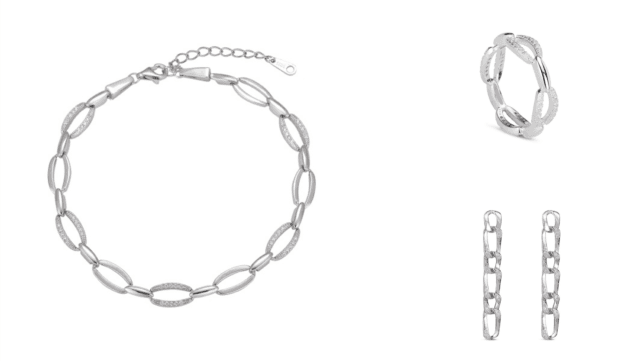 Imatge: Joieria Bonilla - Conjunts de polseres i arracades i anell a joc de plata de 1a llei (925) i circonites