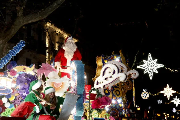 papa noel en su visita a denia 2022 16