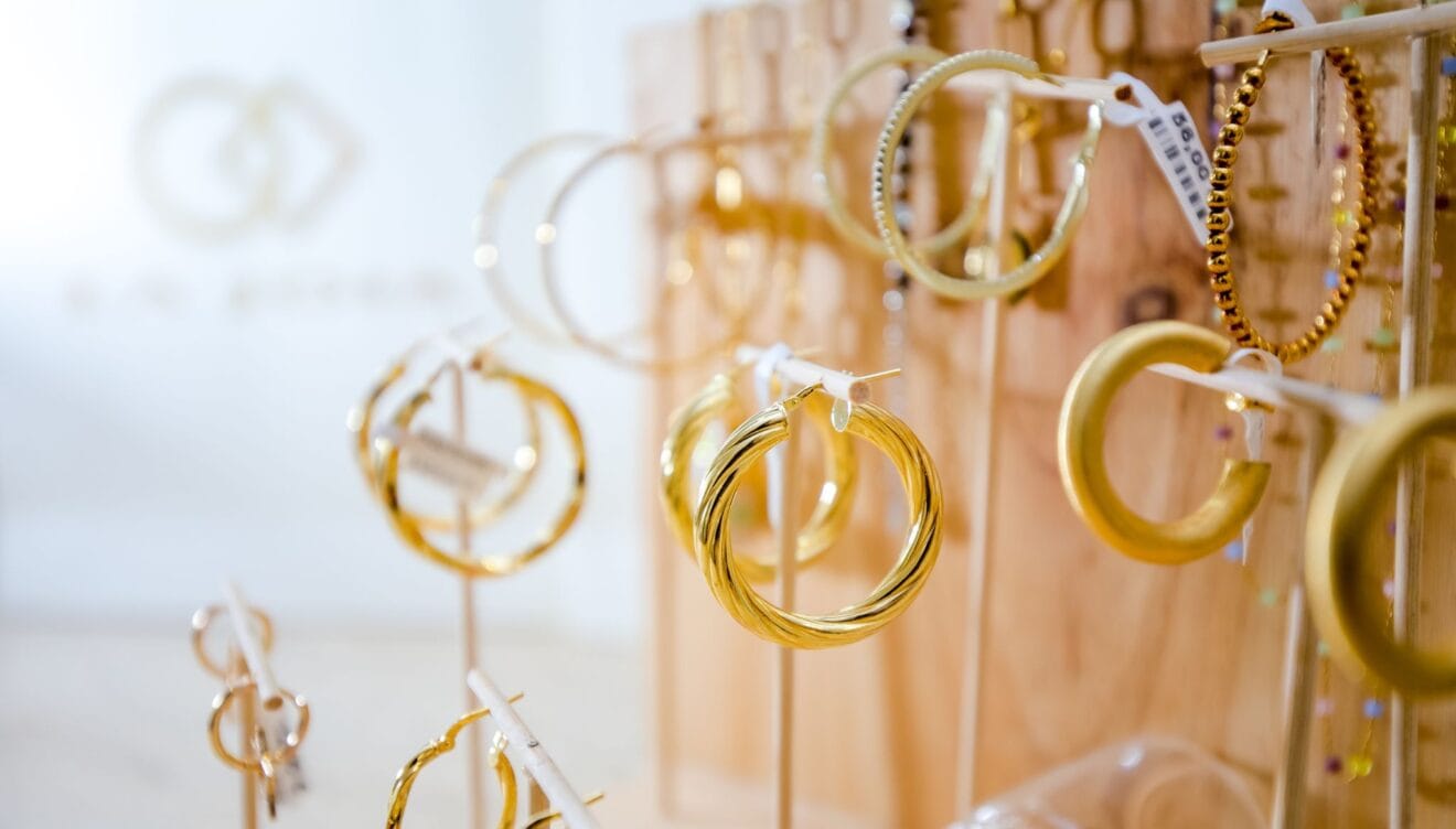 Pendientes dorados para estas fiestas en La Joia