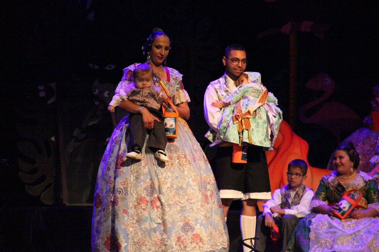 Presentación infantil de la Falla Les Roques 2022 23