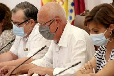 vicent grimalt alcalde de denia junto a paco rosello concejal de hacienda y maria josep ripoll concejala de urbanismo