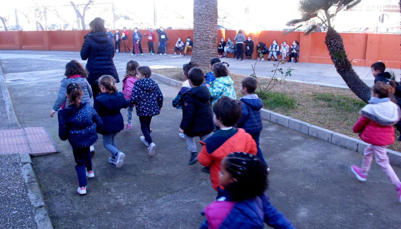 Actividades en el patio del colegio Vessanes de Dénia (Archivo)