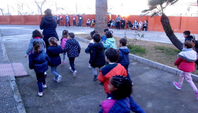 Actividades en el patio del colegio Vessanes de Dénia (Archivo)
