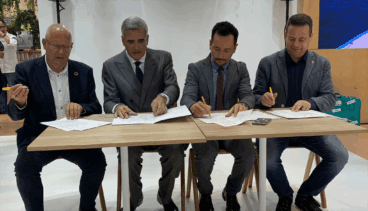 adolfo utor junto a los representantes de los tres ayuntamientos