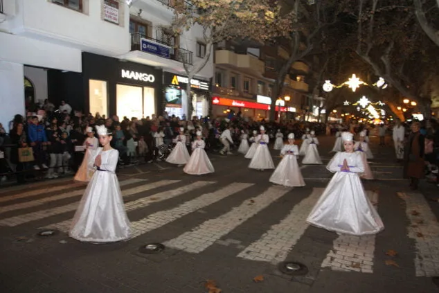 Así ha recorrido la cabalgata de los Reyes Magos las calles de Dénia 30 cabalgata de reyes magos de denia 2023 29