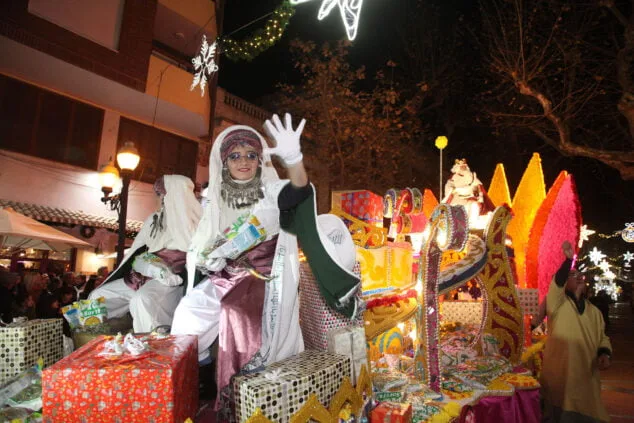 Así ha recorrido la cabalgata de los Reyes Magos las calles de Dénia 37 cabalgata de reyes magos de denia 2023 36