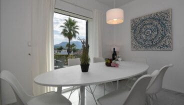 Comedor con acceso al balcón