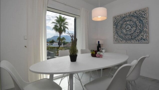 comedor con acceso al balcon