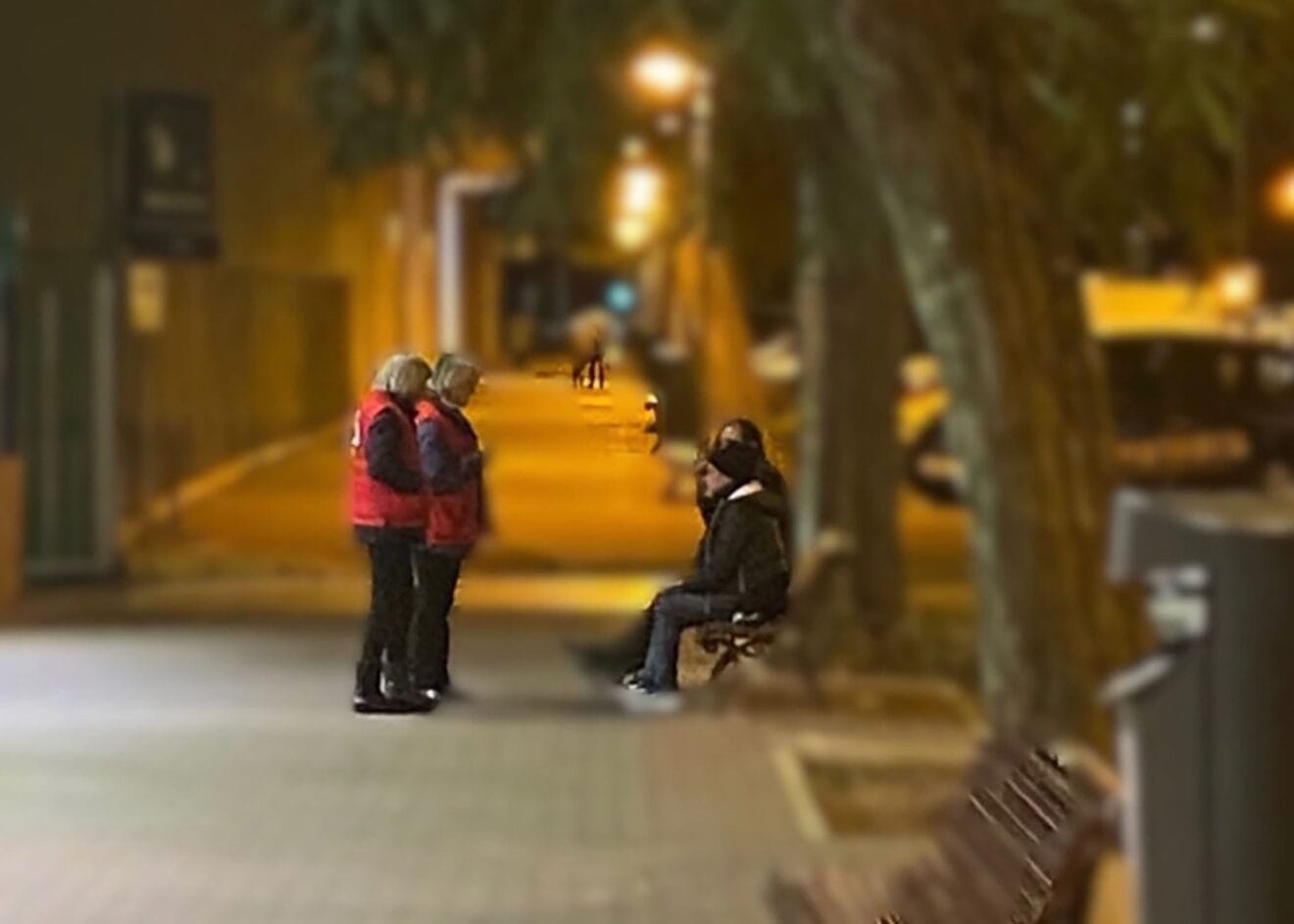 Cruz Roja durante la patrulla del dispositivo por ola de frío en Dénia
