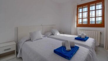 Dormitorio doble con dos camas individuales