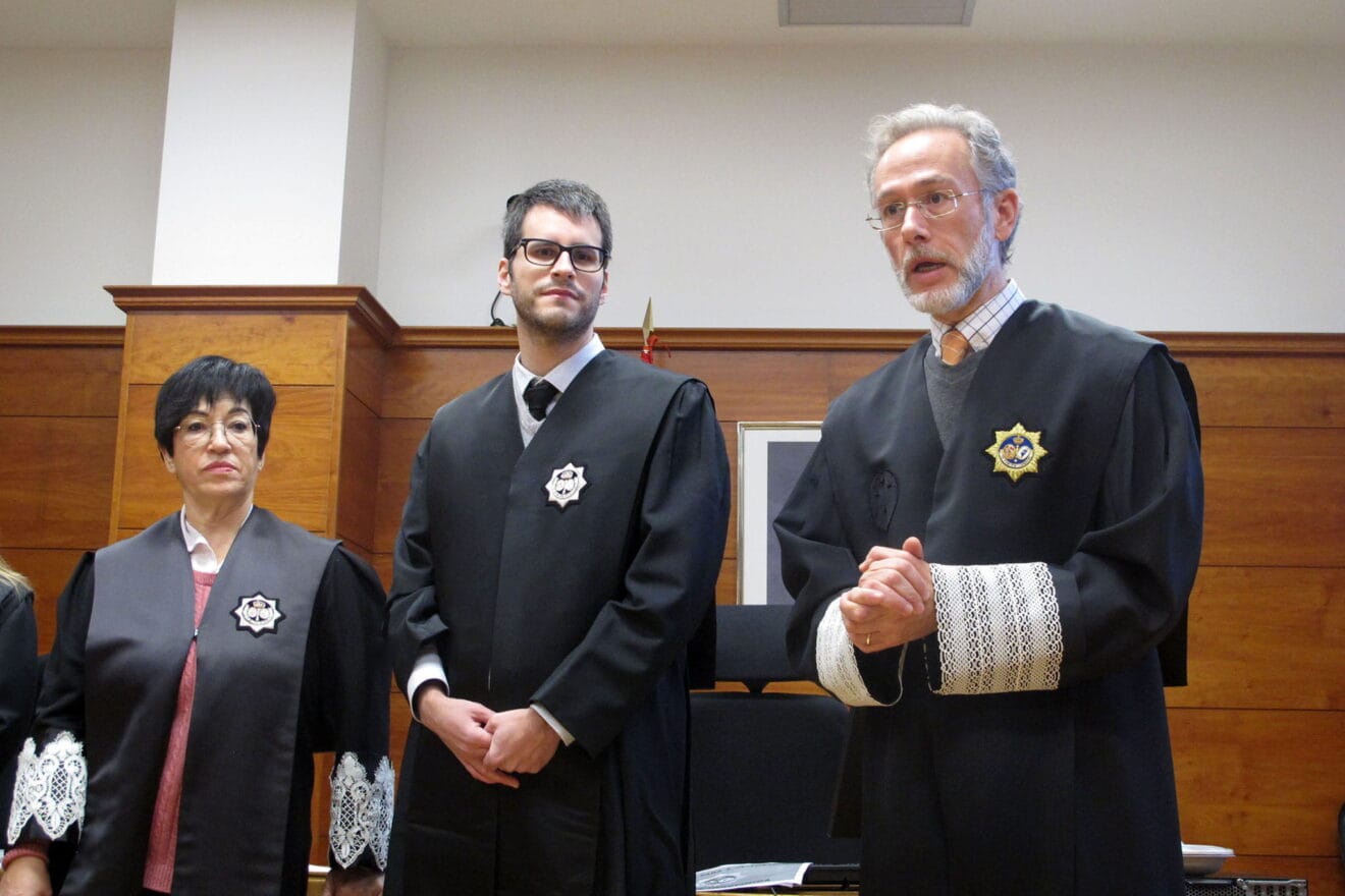 El comité de huelga se concentra en el Palacio de Justicia de Dénia