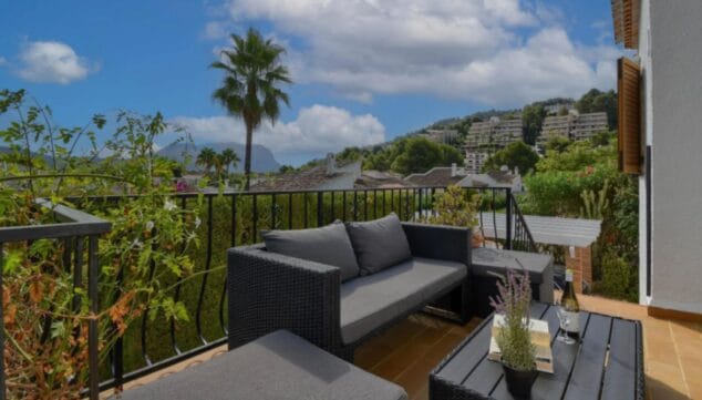 fantastico balcon con vistas a la montana