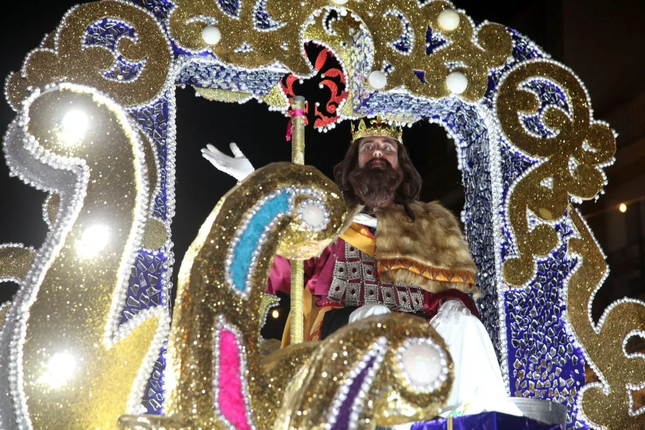 Gaspar saluda desde su carroza