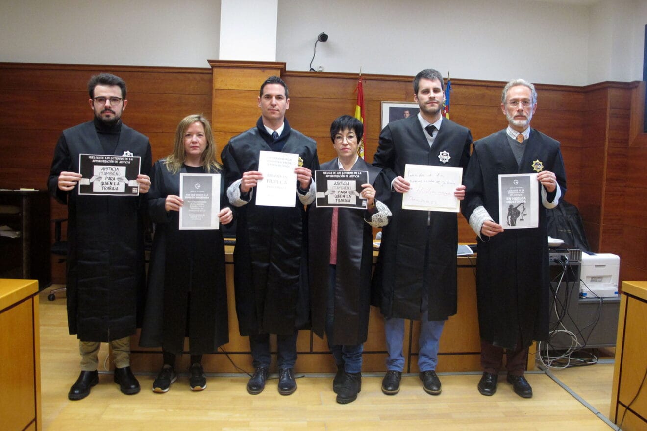 Letrados de Dénia que se suman a la huelga indefinida