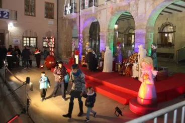 Los Carteros Reales de Dénia reciben a las familias