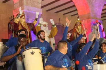 Los pajes y los carteros de los Reyes Magos saludan a los niños y niñas de Dénia