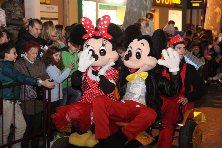 Mickey y Minnie en la cabalgata de Dénia