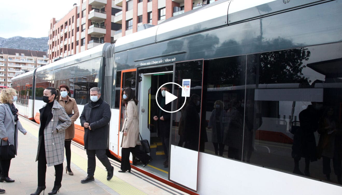 Play primeros pasajeros del TRAM de Dénia