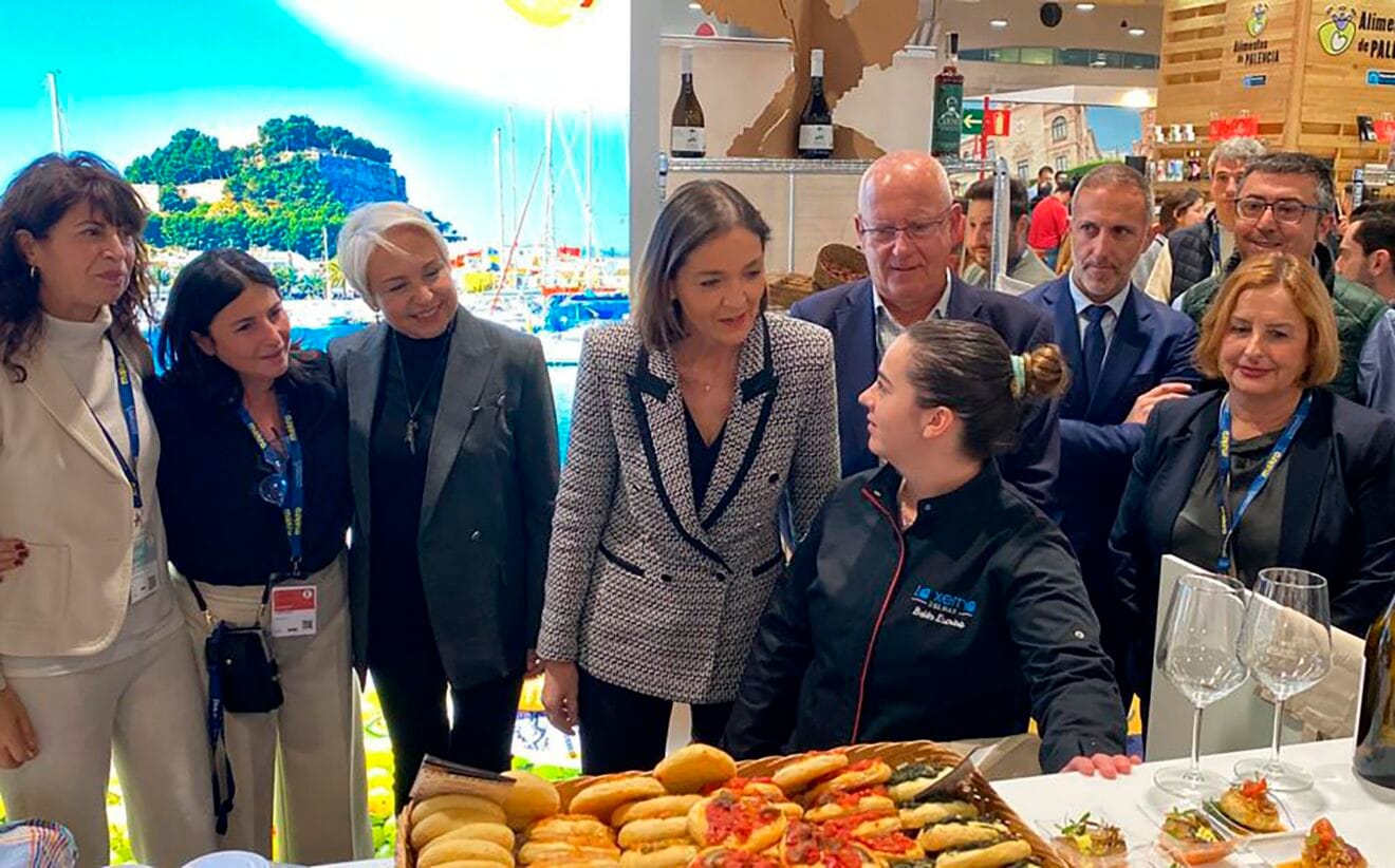 Visita de Reyes Maroto al stand de Dénia en Madrid Fusión