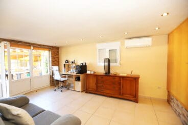 Zona de oficina con aire acondicionado