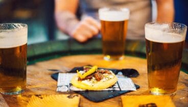 Cervezas internacionales y tapas gourmet en un solo sitio