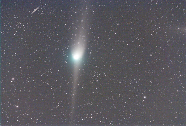 Imagen: Cometa C:2022 E3 fotografiado por David Ord