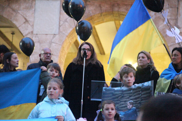 Imagen: Discurso de la presidenta de la Asociación Ayuda a Ucrania en Dénia
